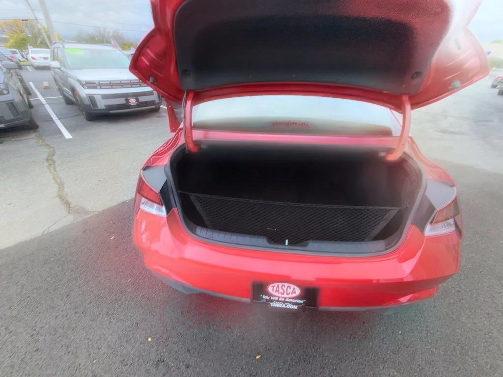 Used 2023 Red Hyundai SE image 21