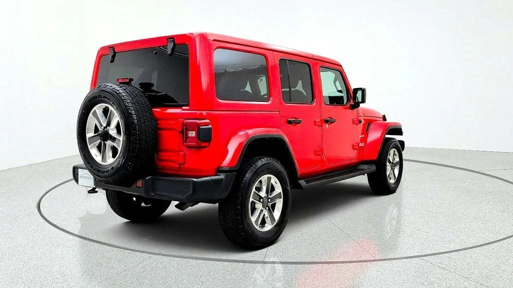Used 2022 Firecracker Red Clearcoat Jeep Unlimited Sahara 4x4 w/ Hard Top, Selec-Trac & LED Lighting image 5