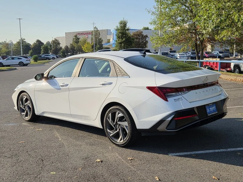 Used 2025 White HYUNDAI LIMITED image 3