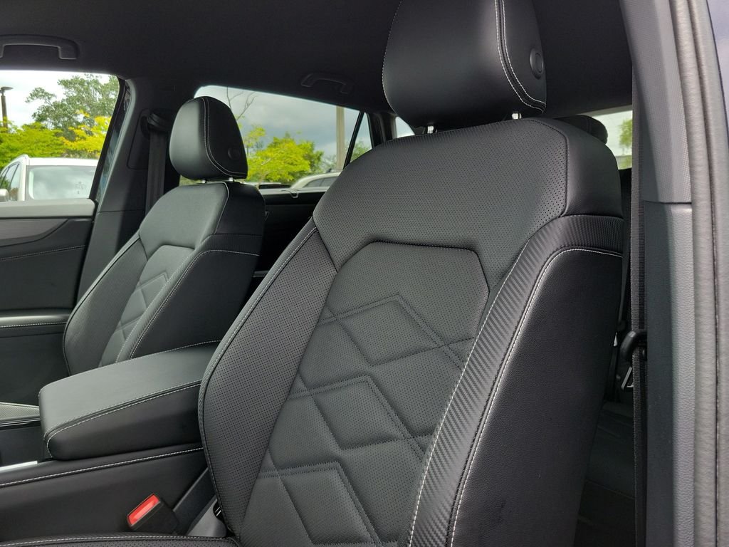 Certified Used 2024  Volkswagen 2.0T SE w/Technology image 15