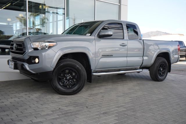 Used 2021  Toyota SR5 image 4