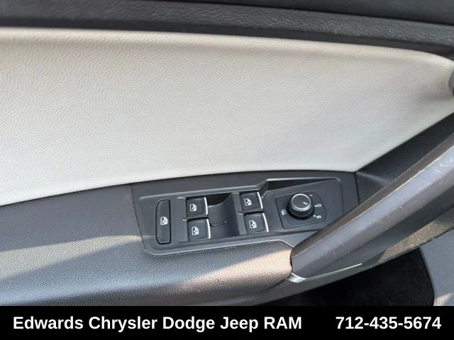Used 2018 White Volkswagen 2.0T SE image 12