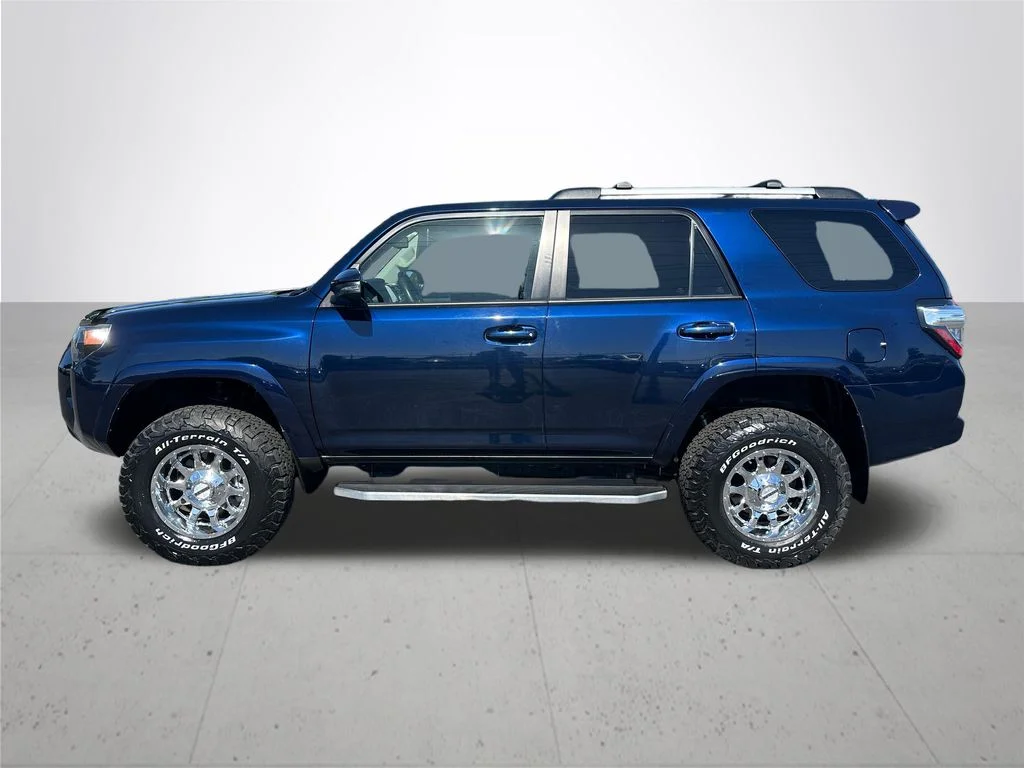 Used 2019 Blue Toyota SR5 Premium image 10