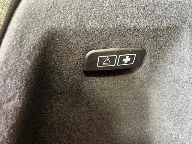 Used 2022 Black BMW sDrive30i image 45