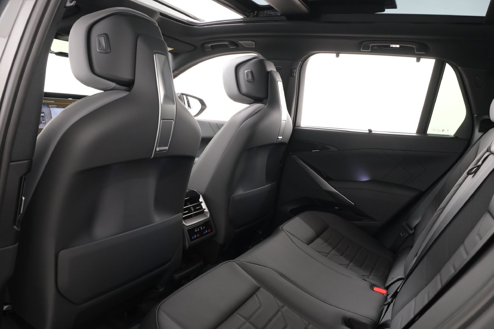 New 2027 Dravit Grey Metallic BMW  image 35