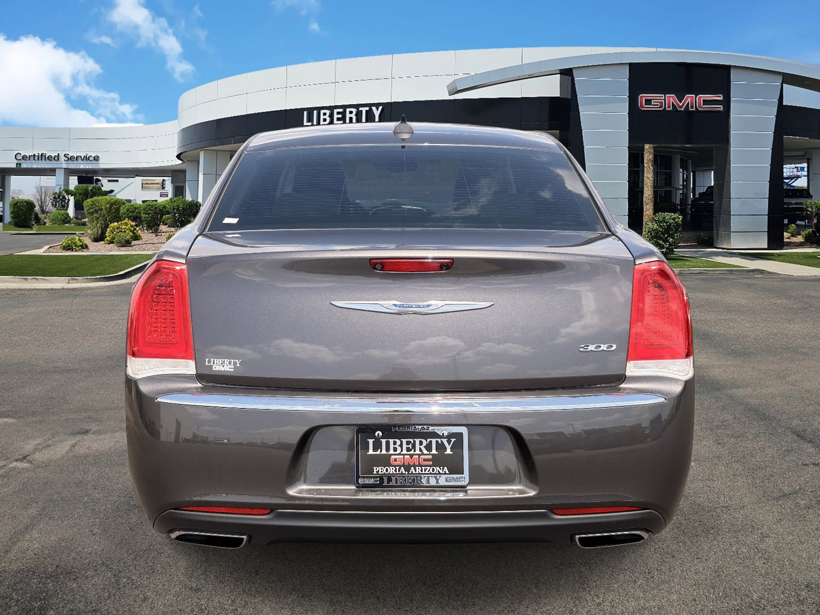 Used 2020 Granite Crystal Metallic Clearcoat Chrysler Touring image 22