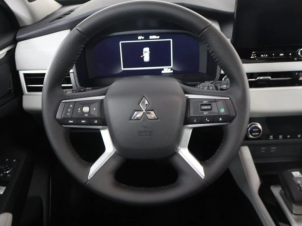2025 Mitsubishi Outlander SE - Photo 41