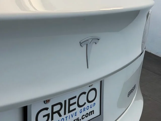 Used 2023 White Tesla Base image 11
