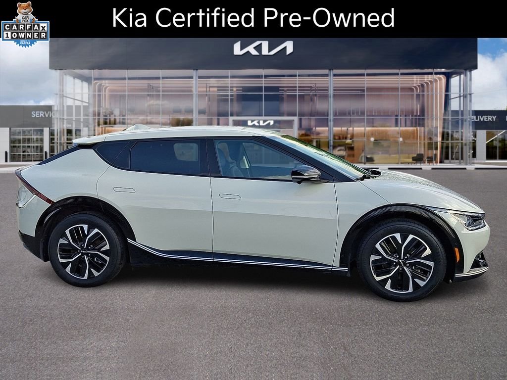 Certified Used 2024 White Kia Wind image 9