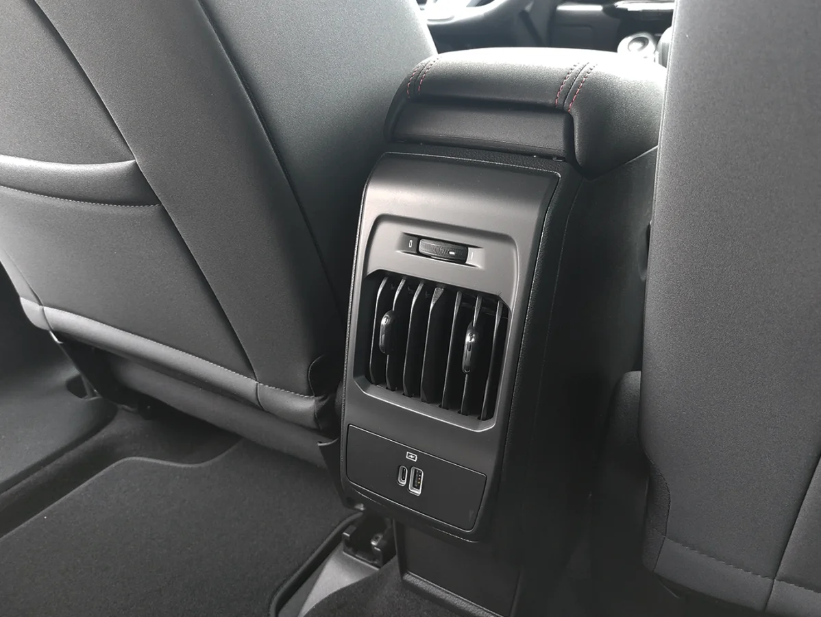 Used 2024 White Dodge R/T PHEV EAWD image 16