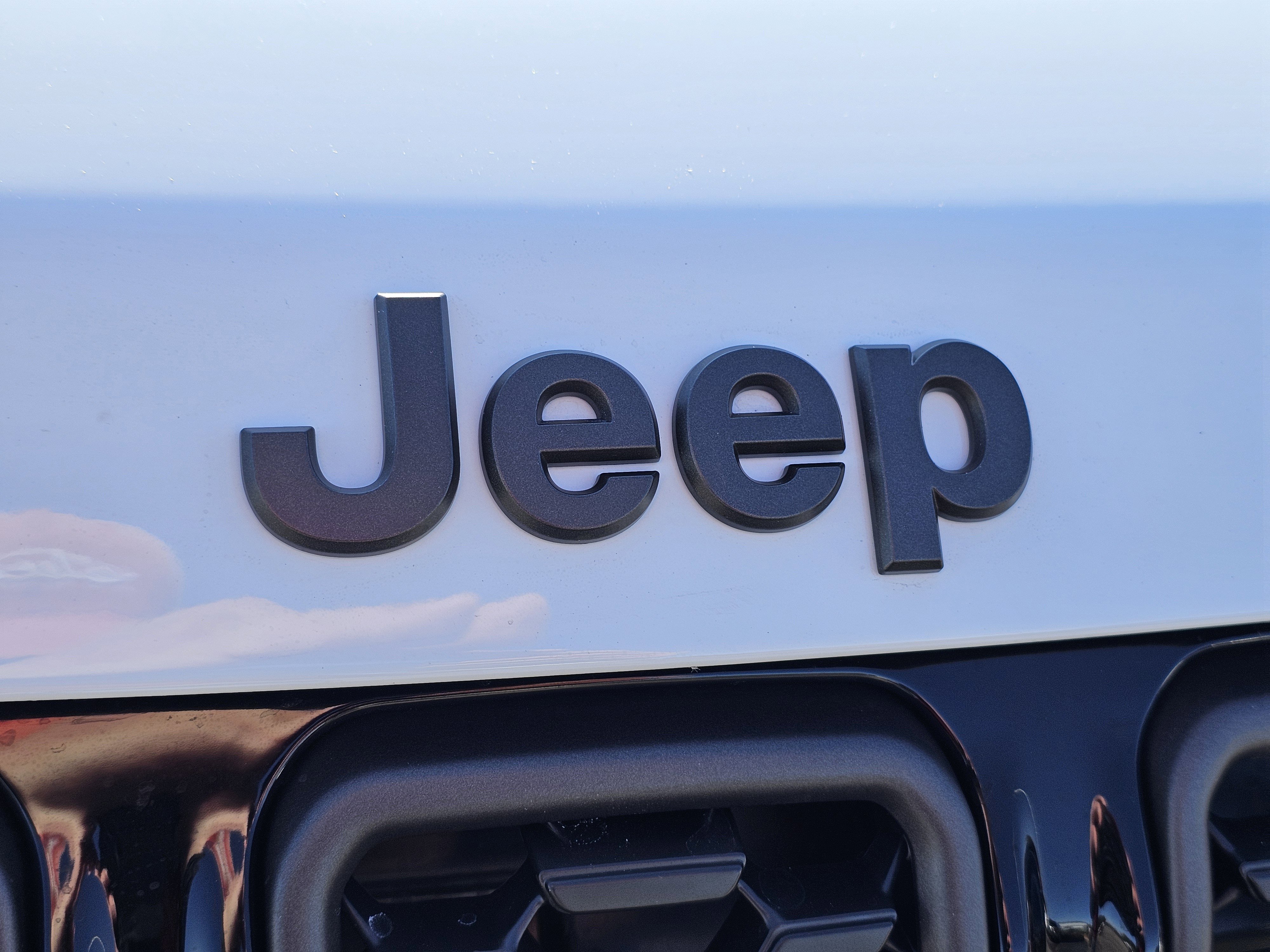 New 2026 Bright White Clearcoat Jeep Latitude Altitude image 3