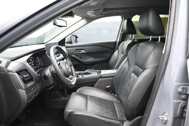 Used 2024 Gray Nissan Platinum image 6