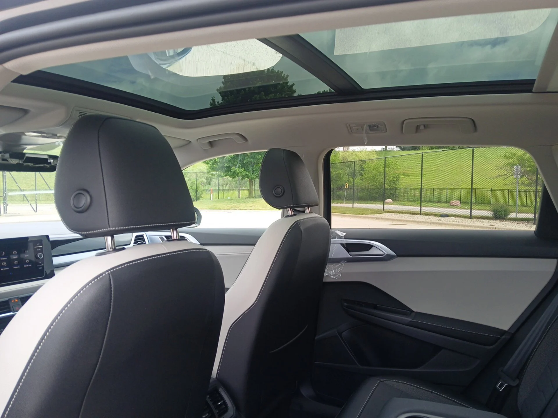 New 2026 Platinum Gray Metallic Volkswagen 1.5T SE image 20
