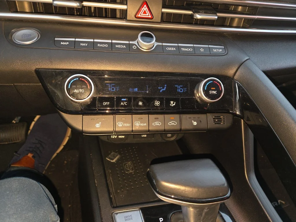 Used 2023 Black Hyundai SEL image 18