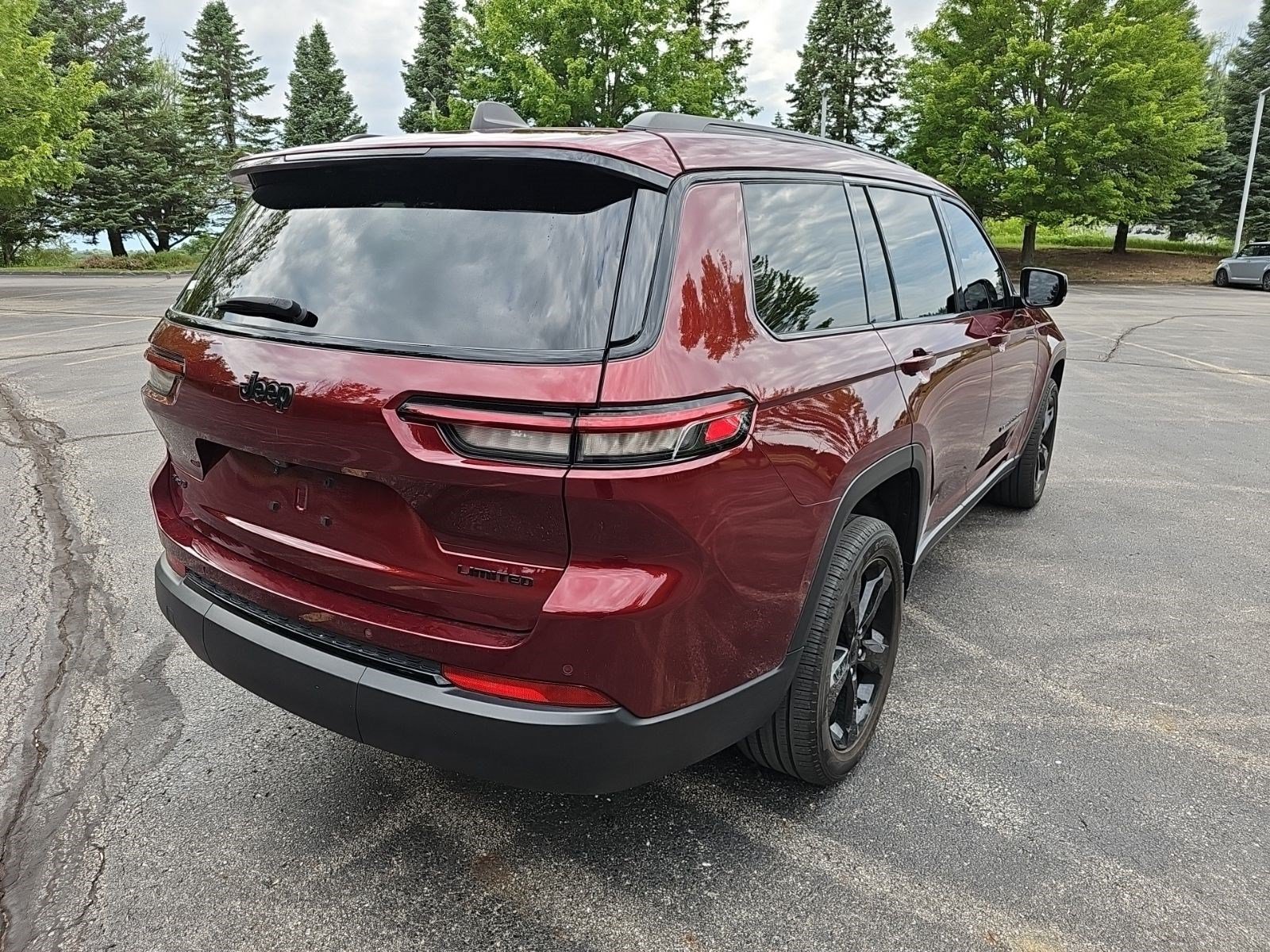 Certified Used 2024 Velvet Red Pearlcoat Jeep Limited image 5