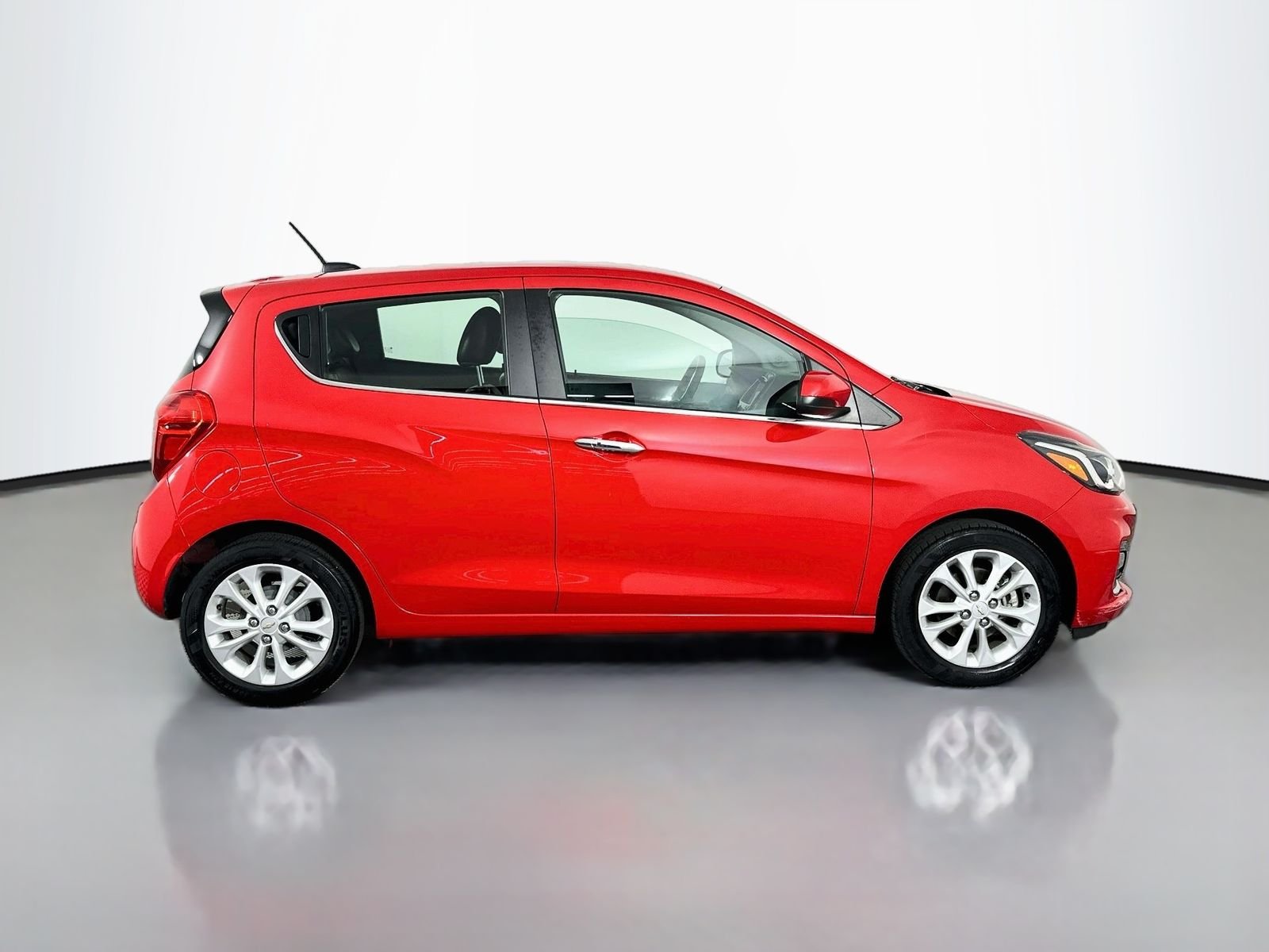 Used 2022 Red Hot Chevrolet 2LT image 8