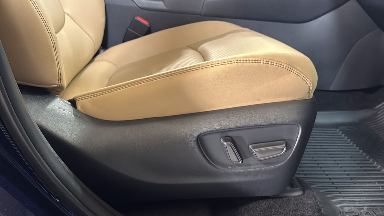 Certified Used 2025  Toyota Limited image 20