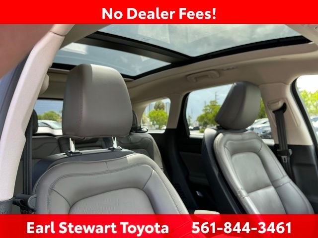 Used 2023 Silver Lincoln Reserve image 38