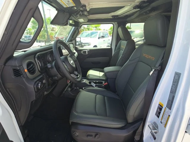 New 2026 Bright White Clear-Coat Exterior Paint Jeep Mojave image 11