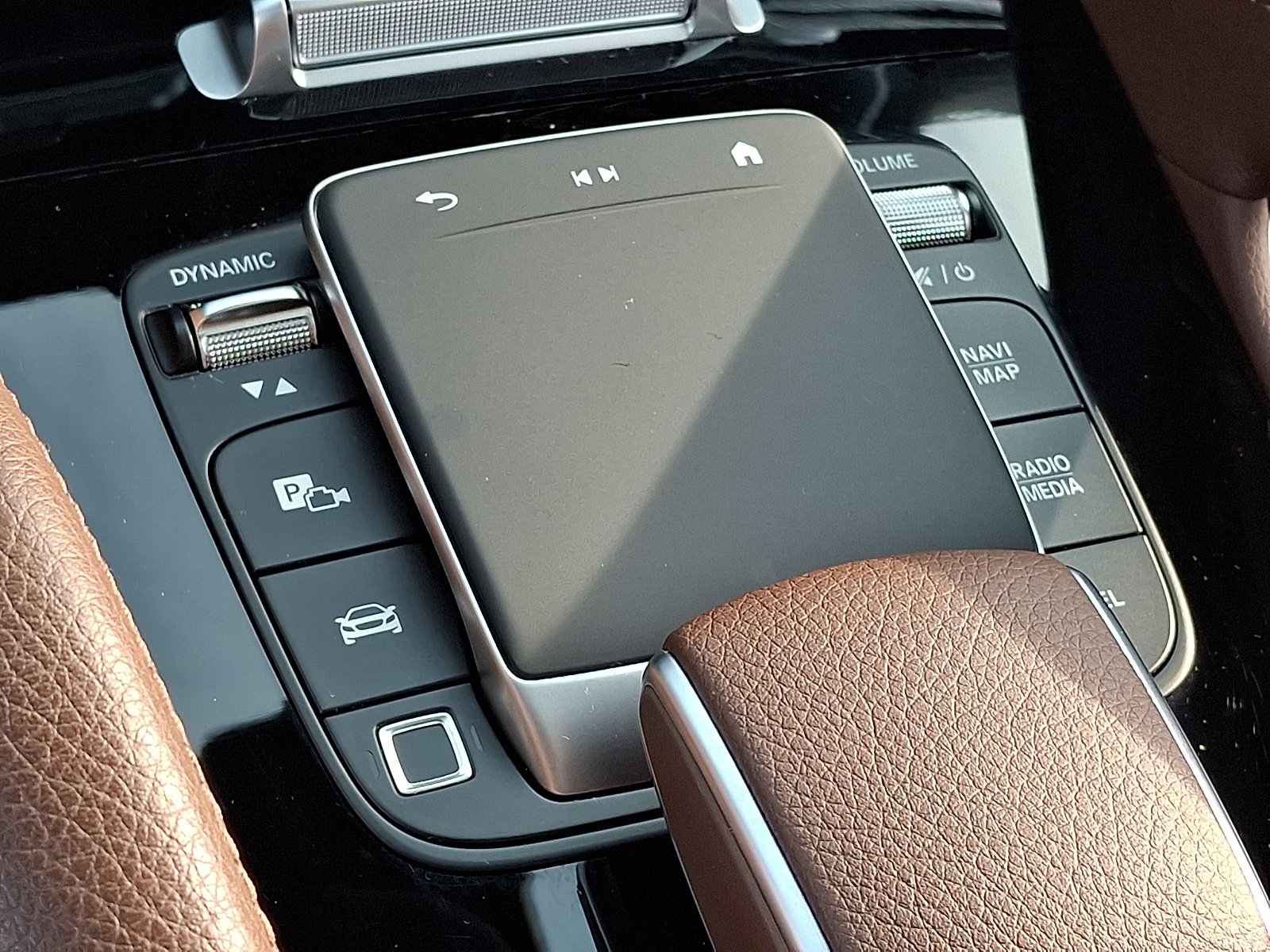 Used 2026 Black - 040 Mercedes-Benz 4MATIC® image 25
