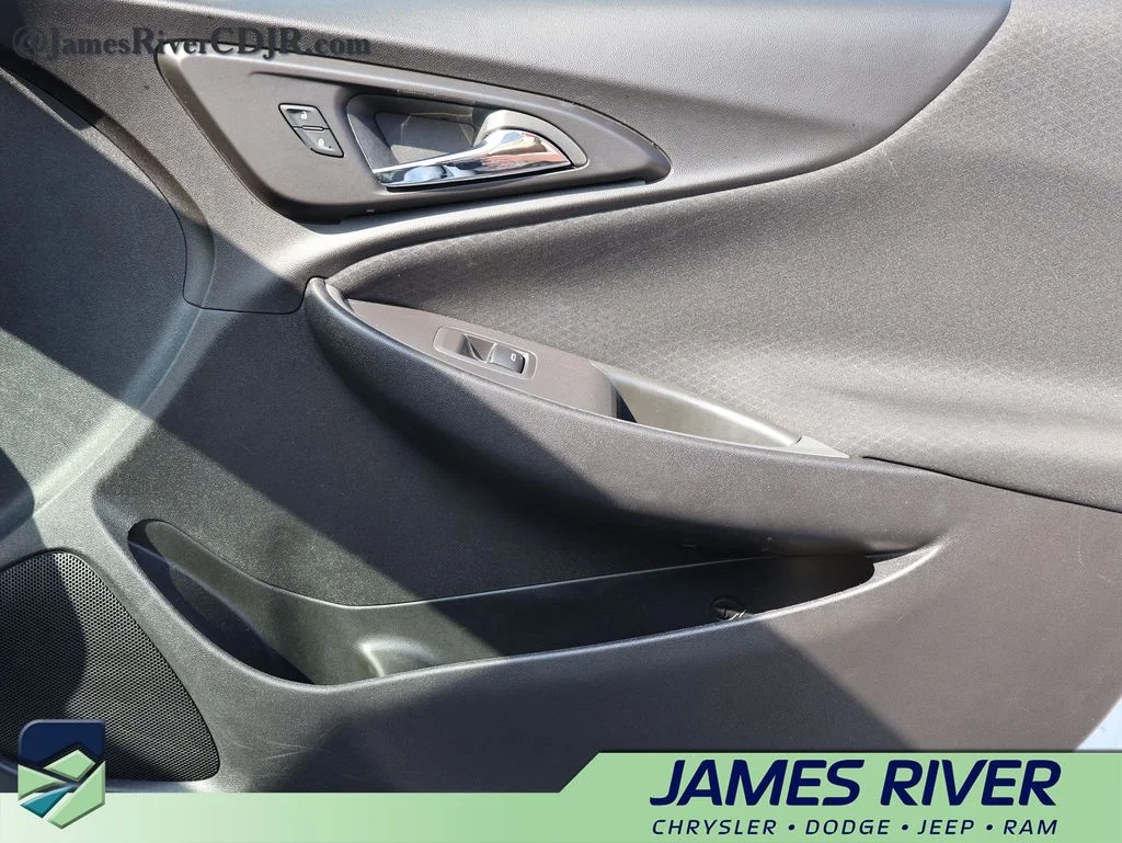 Used 2024 White Chevrolet LT image 8