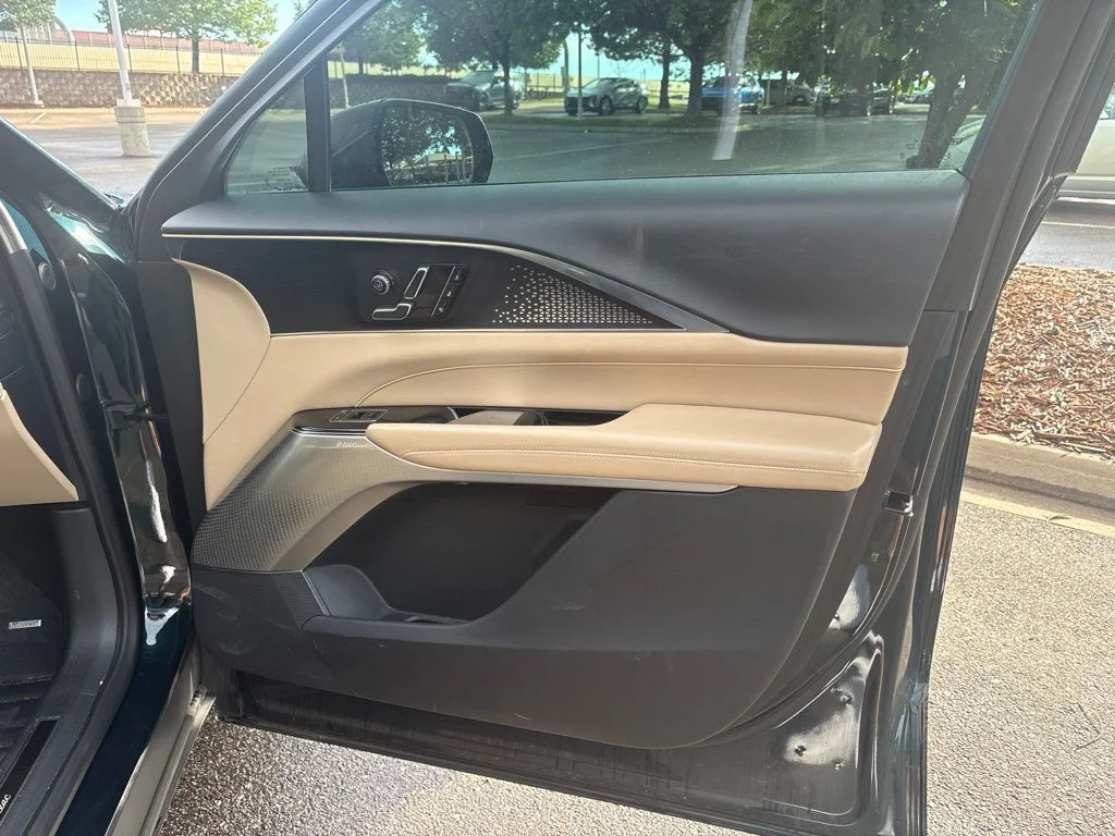 Used 2024 Emerald Cadillac Luxury image 26
