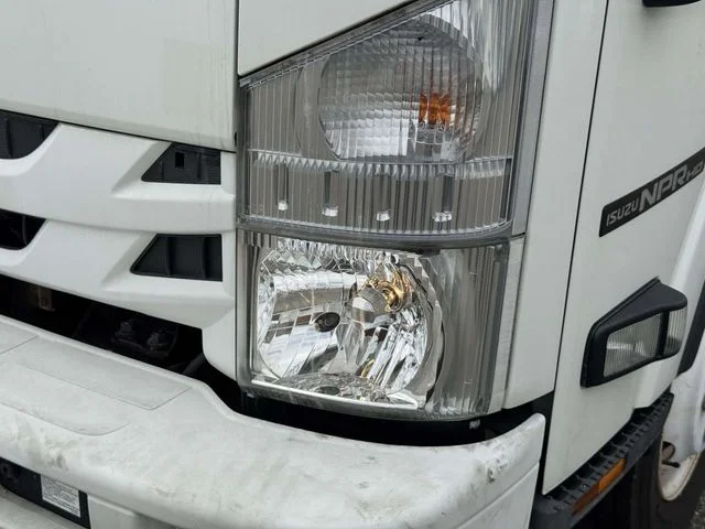 Used 2020 White Isuzu 200 image 7