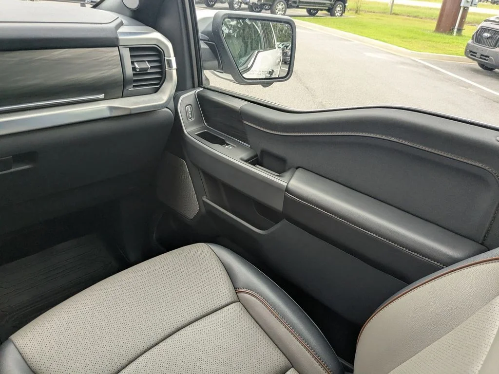 New 2025 Star White Metallic Tri-Coat Ford Lariat image 18