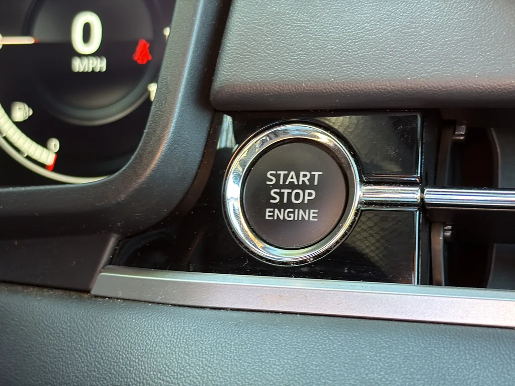 Used 2024  Mitsubishi SE Black Edition image 30