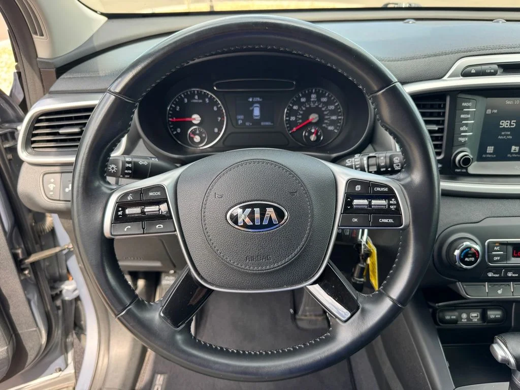 Used 2019 Silver Kia LX image 24