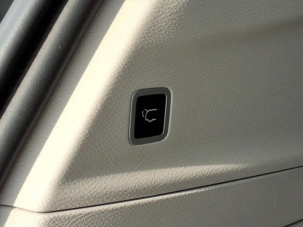 Used 2024 White Chrysler Touring L image 23