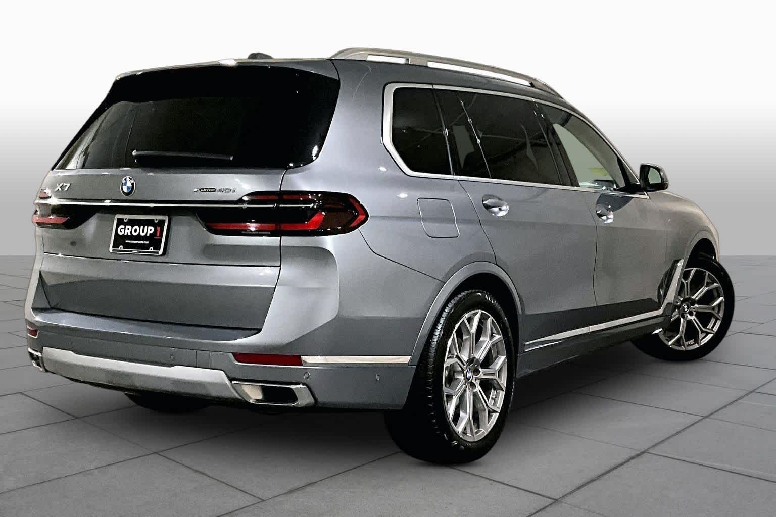 Used 2026 Skyscraper Grey Metallic BMW xDrive40i image 12