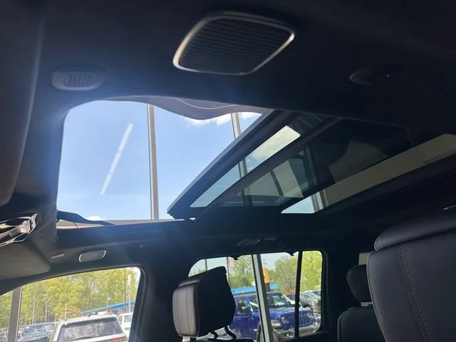 New 2026 High Gloss Black Exterior Paint Jeep Summit Reserve image 30