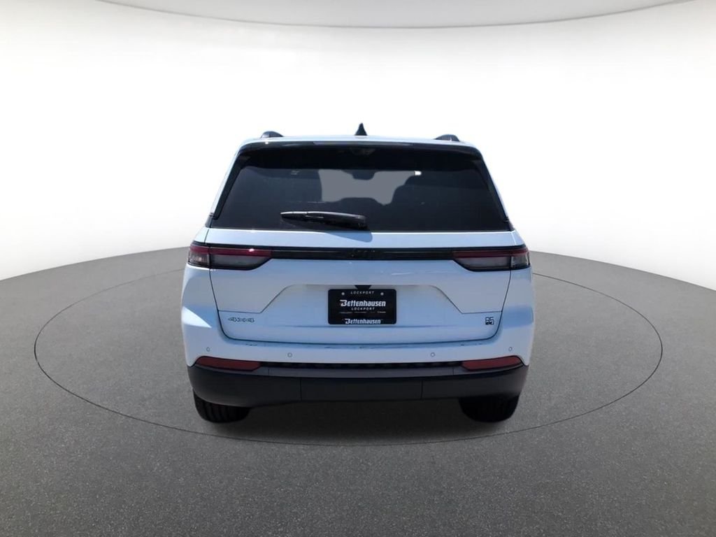 New 2026 White Jeep  image 11