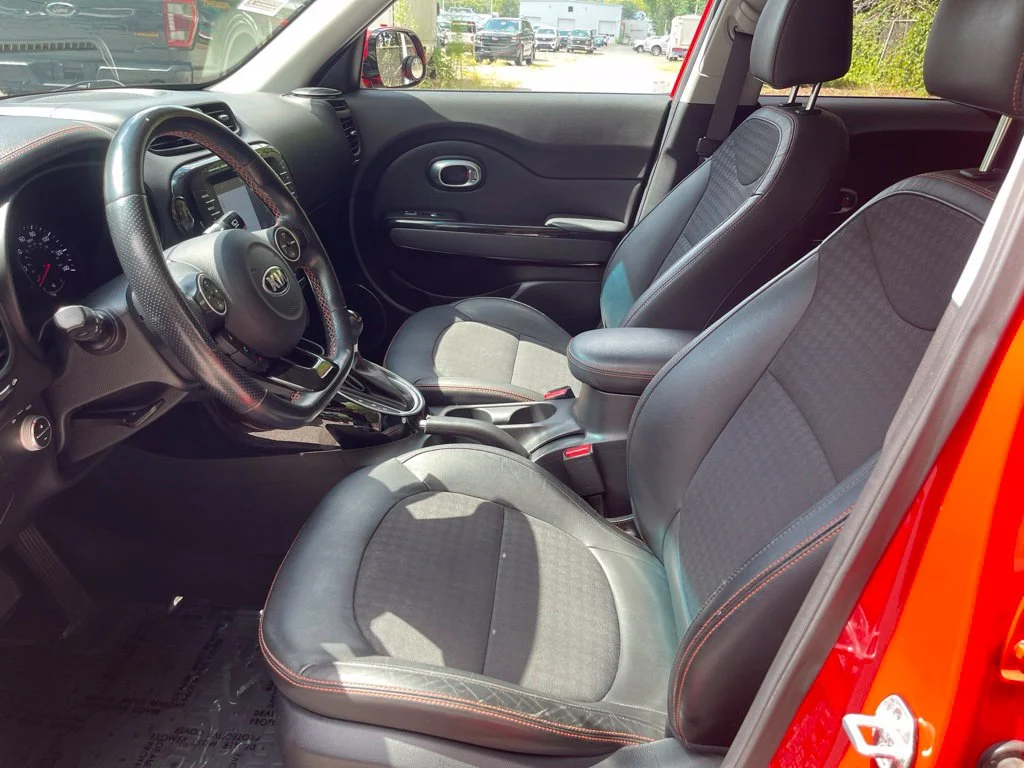 Used 2018 Red Kia Exclaim image 16