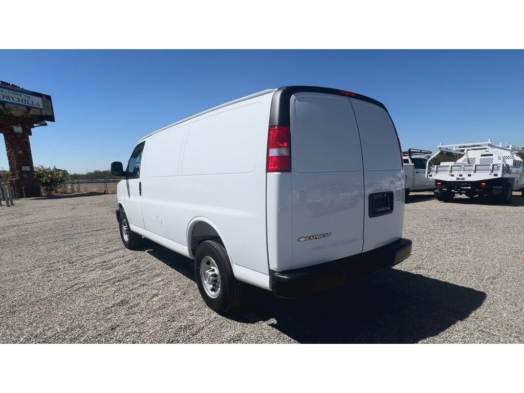 New 2026 Summit White Chevrolet 1WT image 11