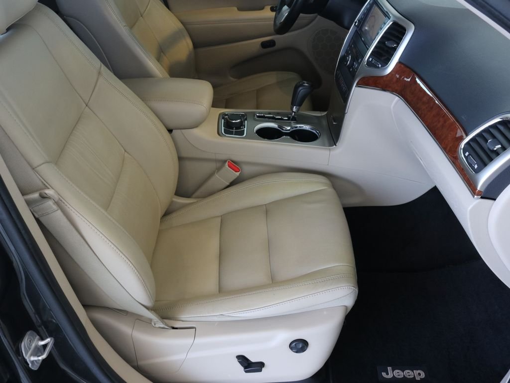 Used 2011 Gray Jeep Limited image 42