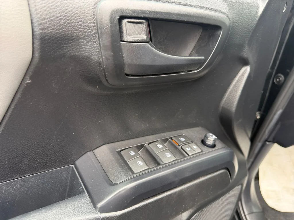 2022 Toyota Tacoma SR - Photo 11