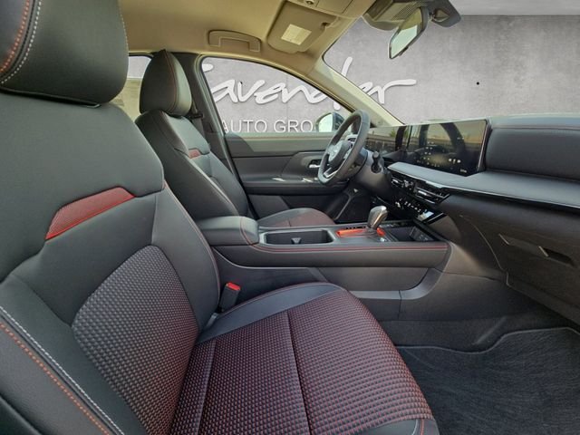 New 2026 Aspen White TriCoat / Super Black Two-tone Nissan SR image 24