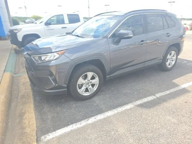 Used 2019 Magnetic Gray Met Toyota XLE image 2