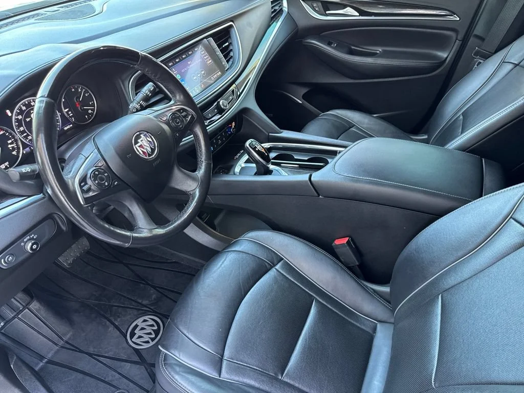 Used 2021 WHITE FROST TRICOAT Buick Avenir image 9