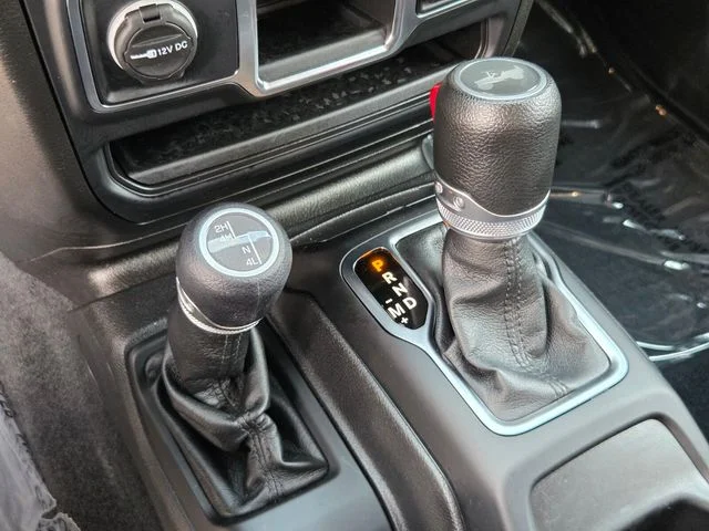 Used 2022  Jeep Sport image 16