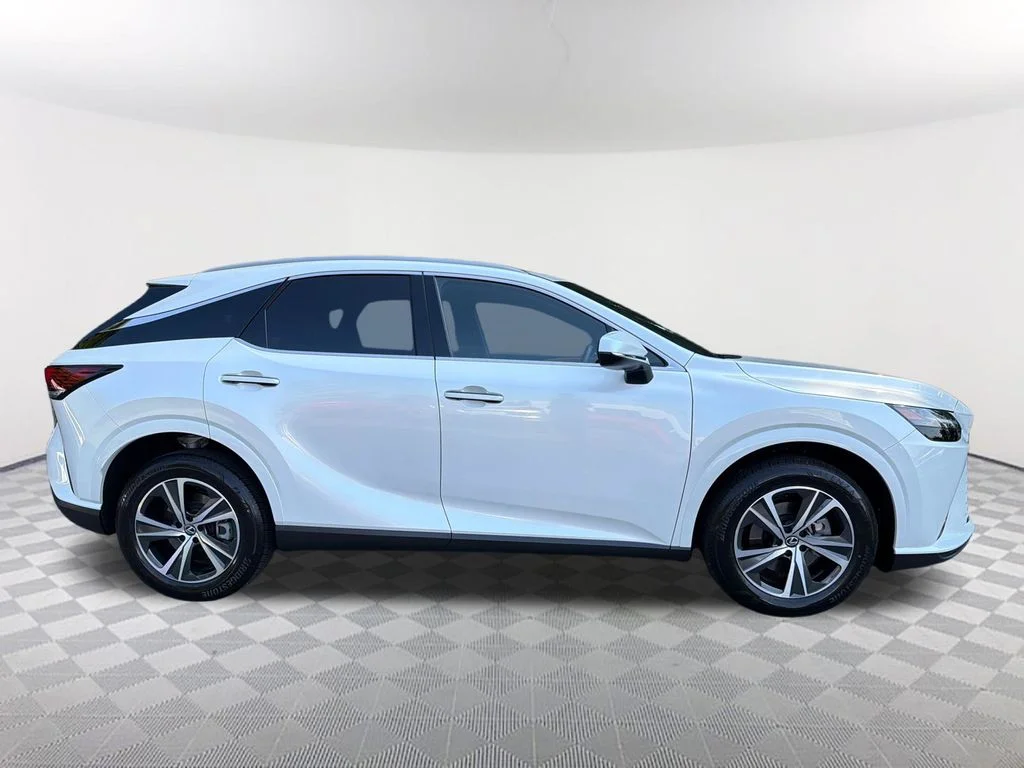 Used 2023 White Lexus 350 Premium image 4