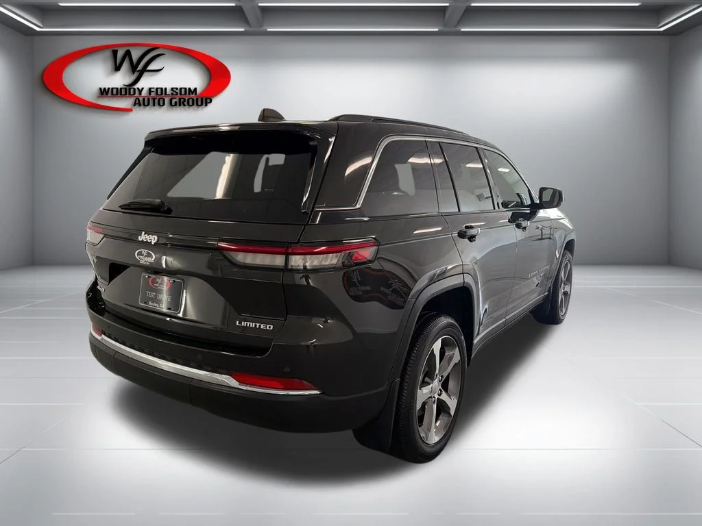 Used 2024  Jeep Limited image 6