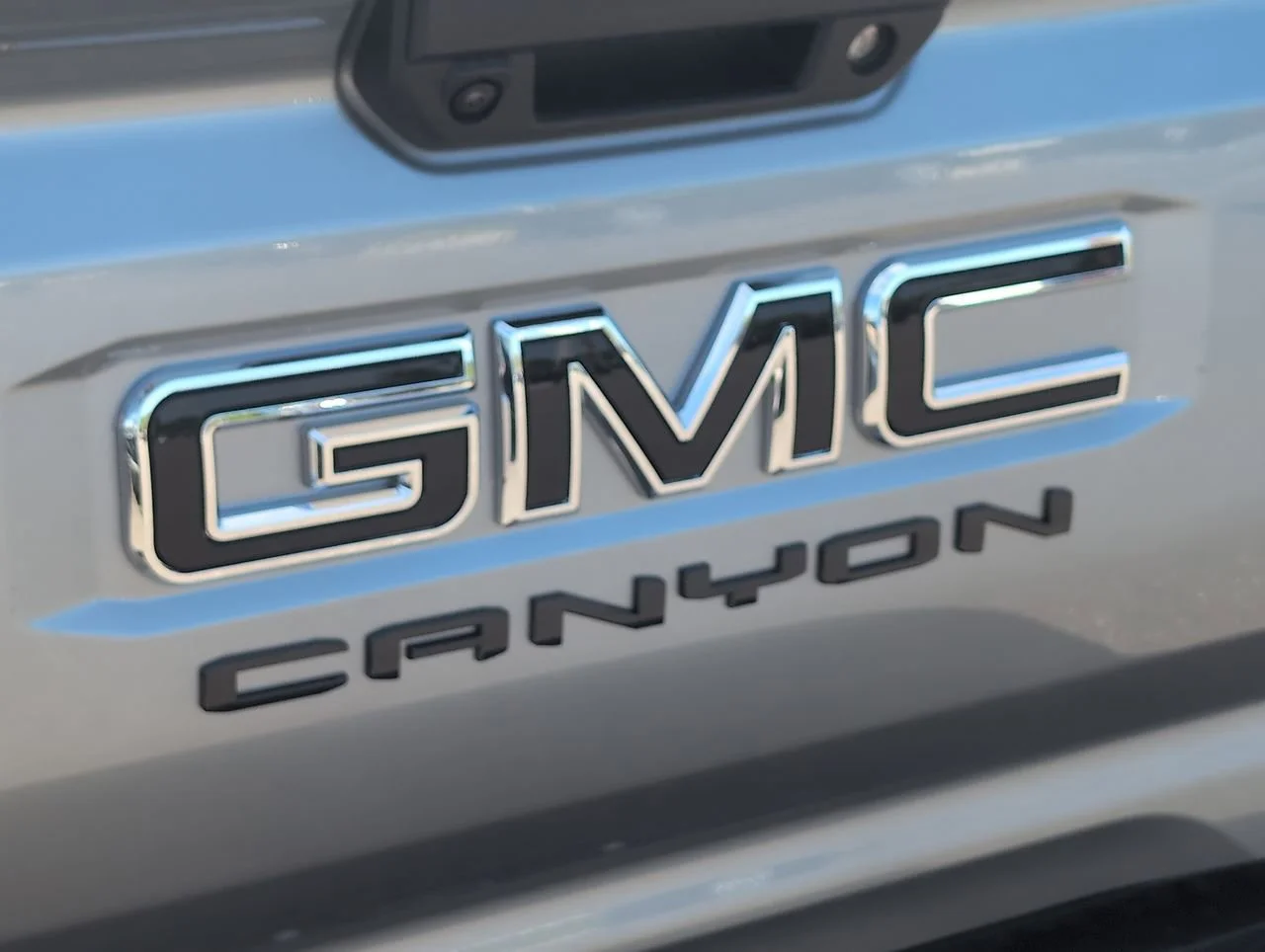 New 2026 Sterling Metallic GMC Elevation image 29