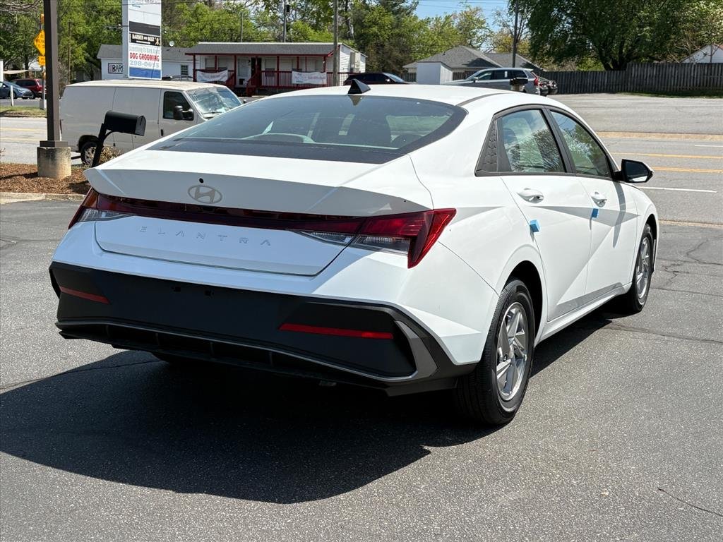 New 2026 Serenity White Pearl Hyundai SE image 3