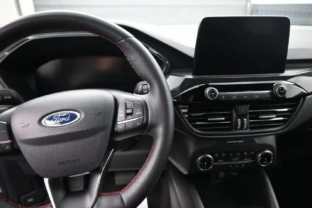 Used 2025 Silver Ford ST-Line Select image 29