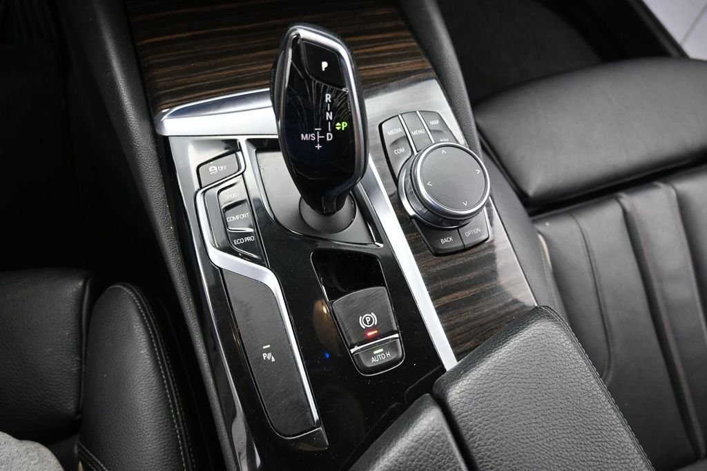 Used 2017 Cashmere Silver Metallic BMW 530i xDrive image 19