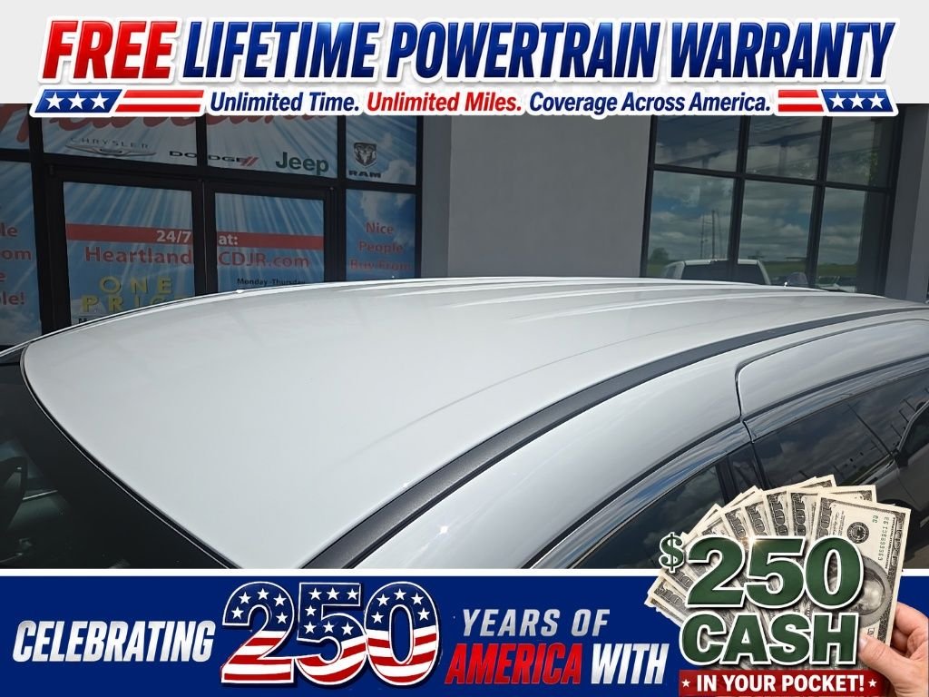 New 2027 Bright White Clear-Coat Exterior Paint Chrysler Select image 18