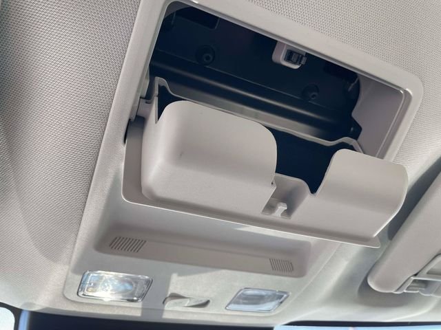New 2026 Oxford White Ford Lariat image 14